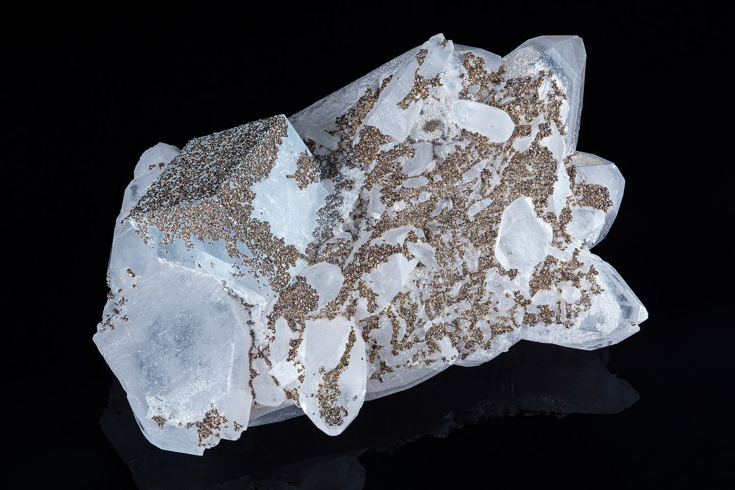 Fluorite and Chalcopyrite on Quartz